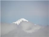 Mont Blanc izginja v objemu puha